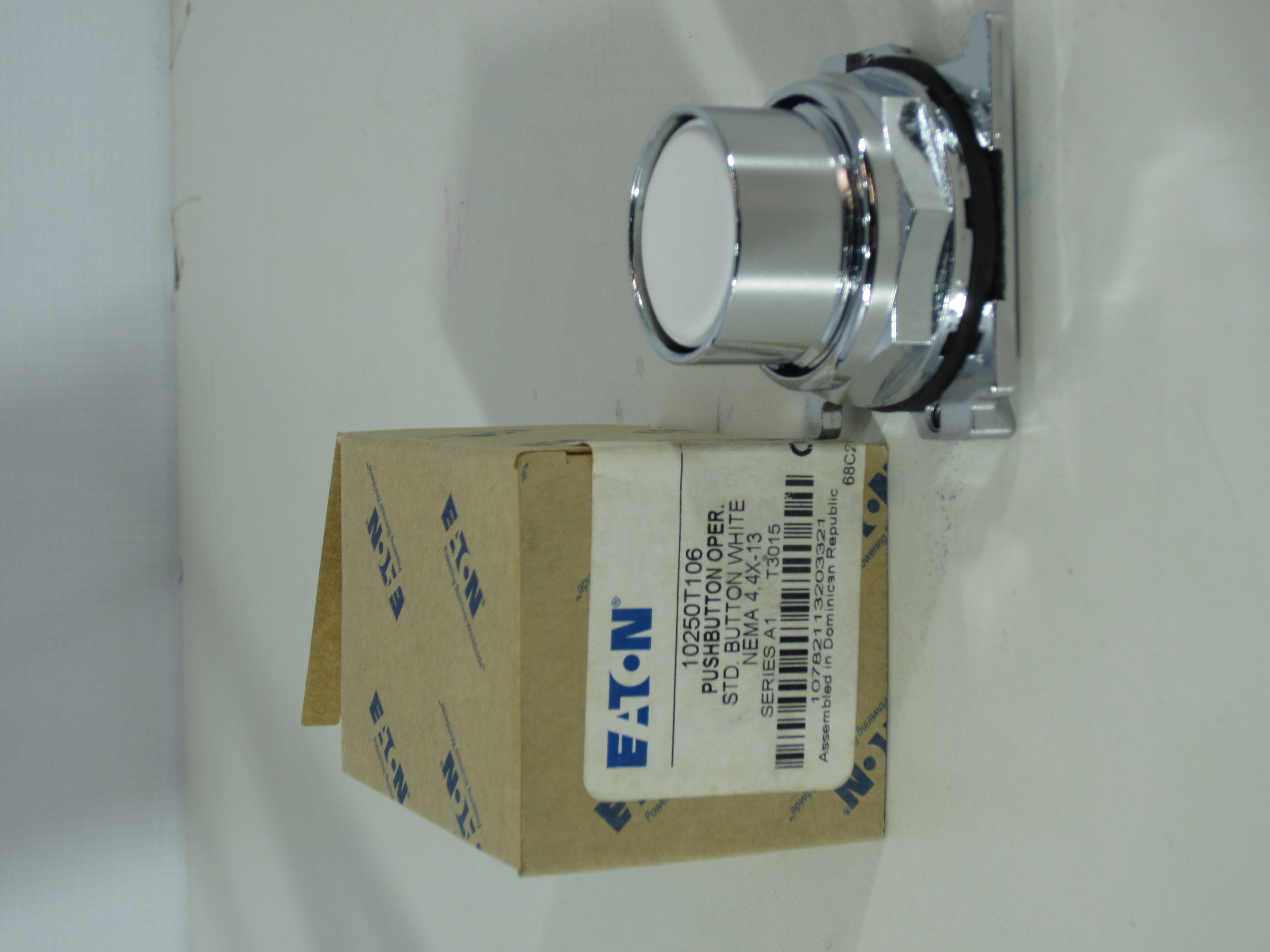 LOTE DE MATERIALES ELECTRICOS Y ELECTRONICOS VARIADOS